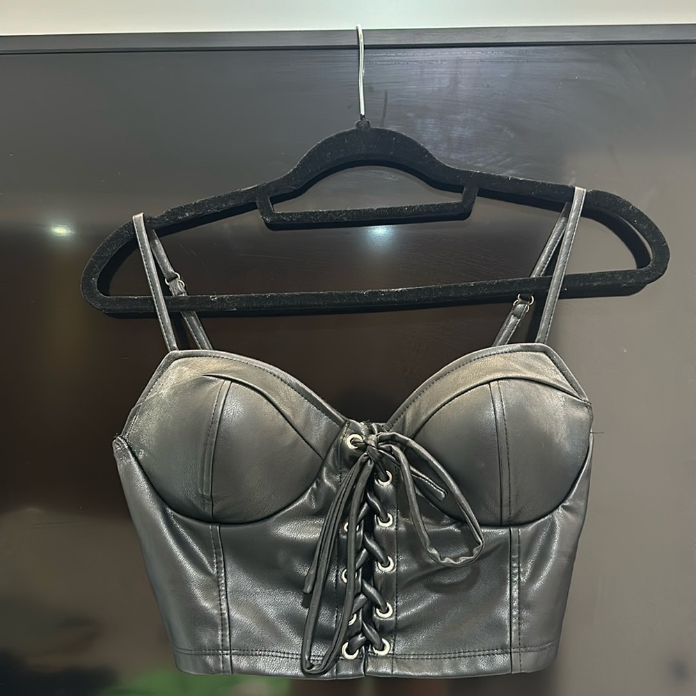 Black bustier